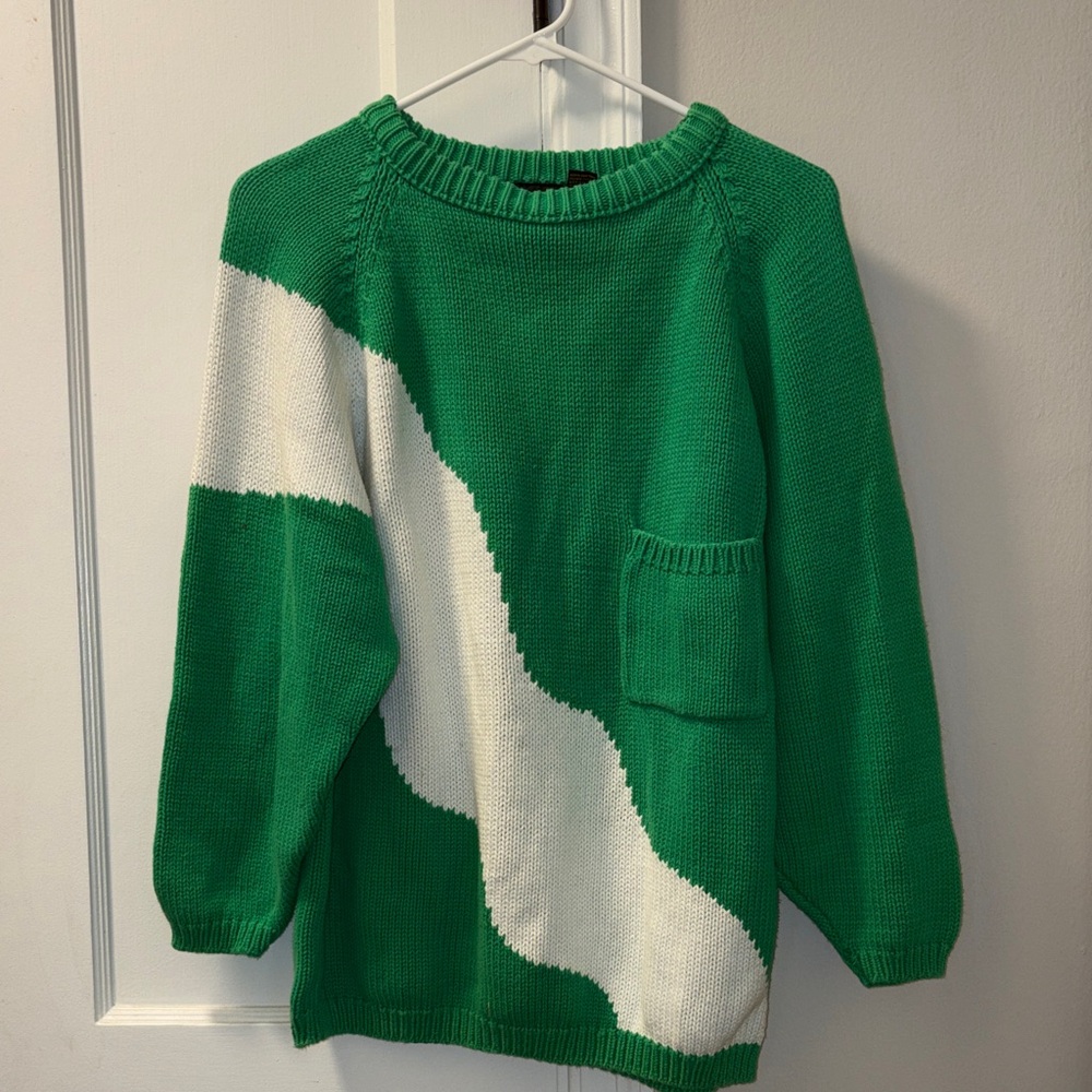 Vintage Green Wave-Stripe Crewneck Sweater with Front Pocket